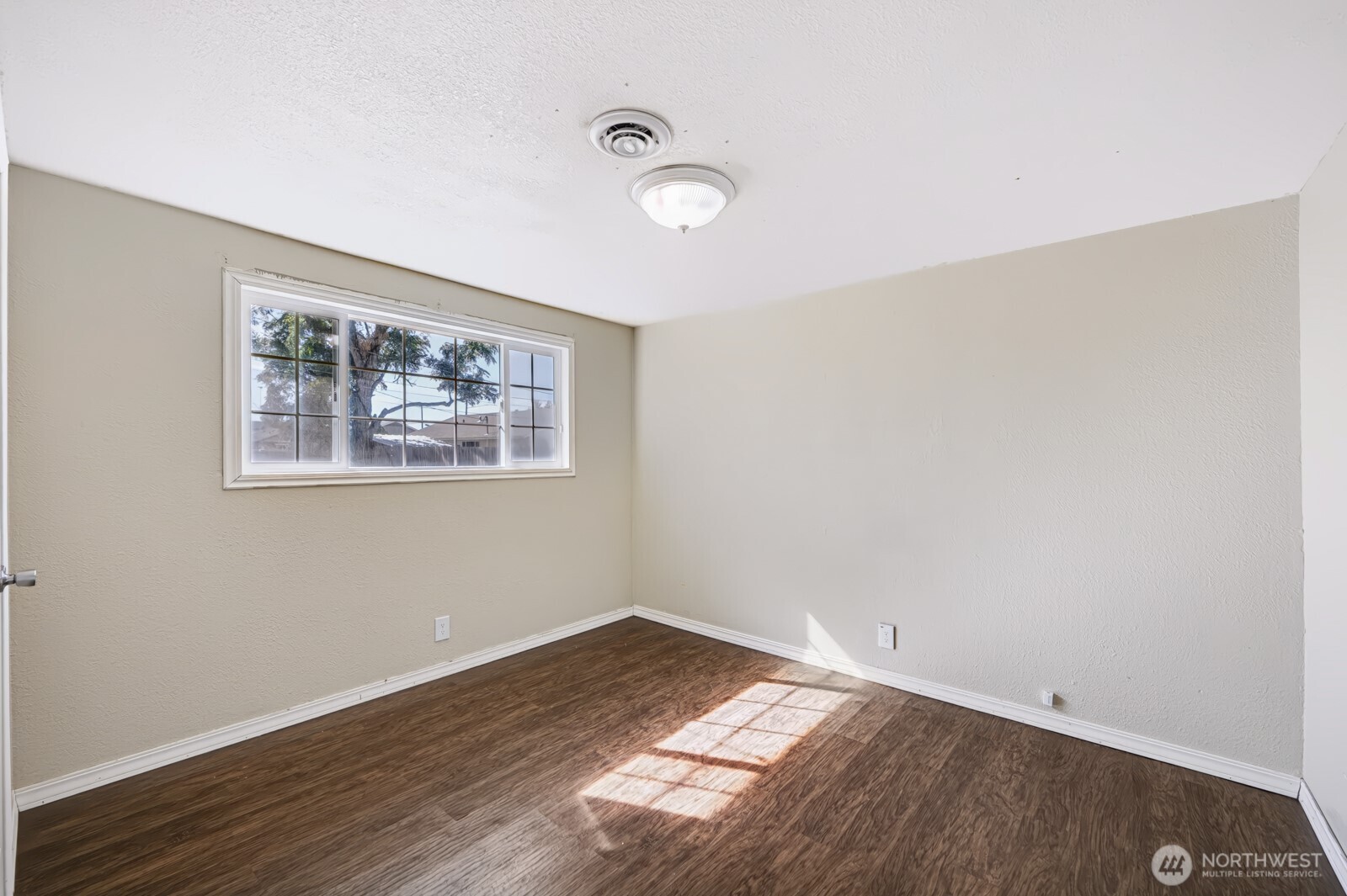 719 W Loop Drive Property Photo 20