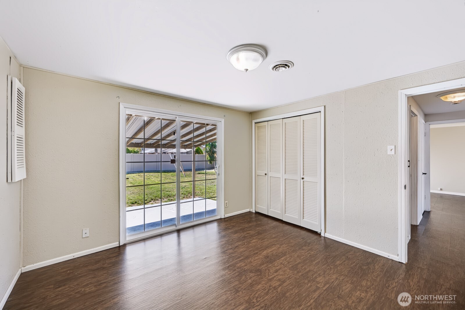 719 W Loop Drive Property Photo 22