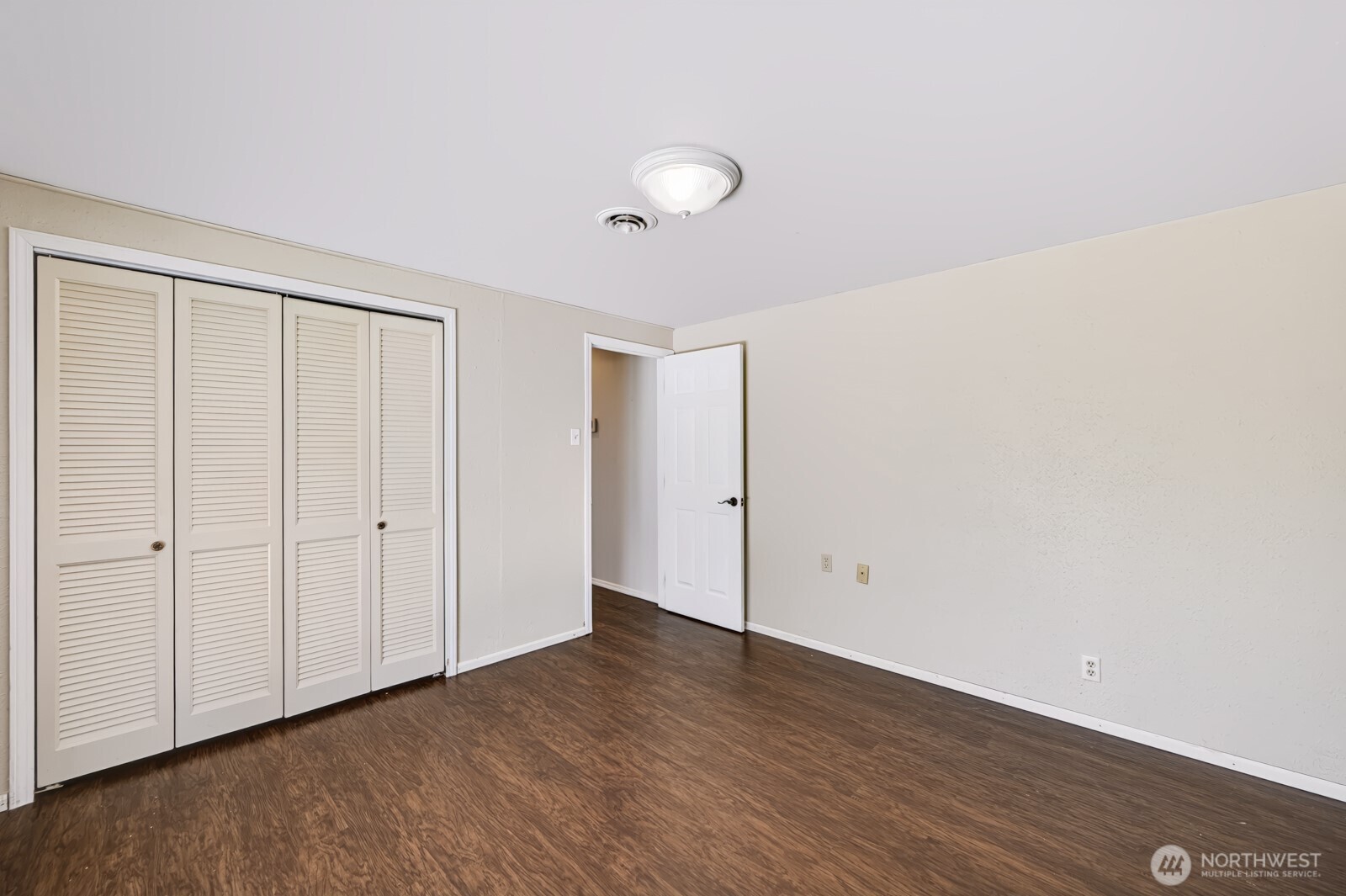 719 W Loop Drive Property Photo 23