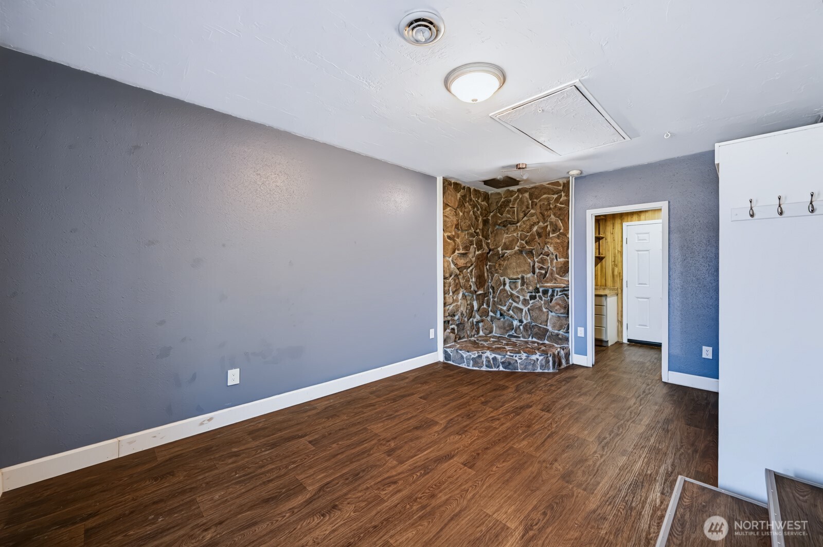 719 W Loop Drive Property Photo 25