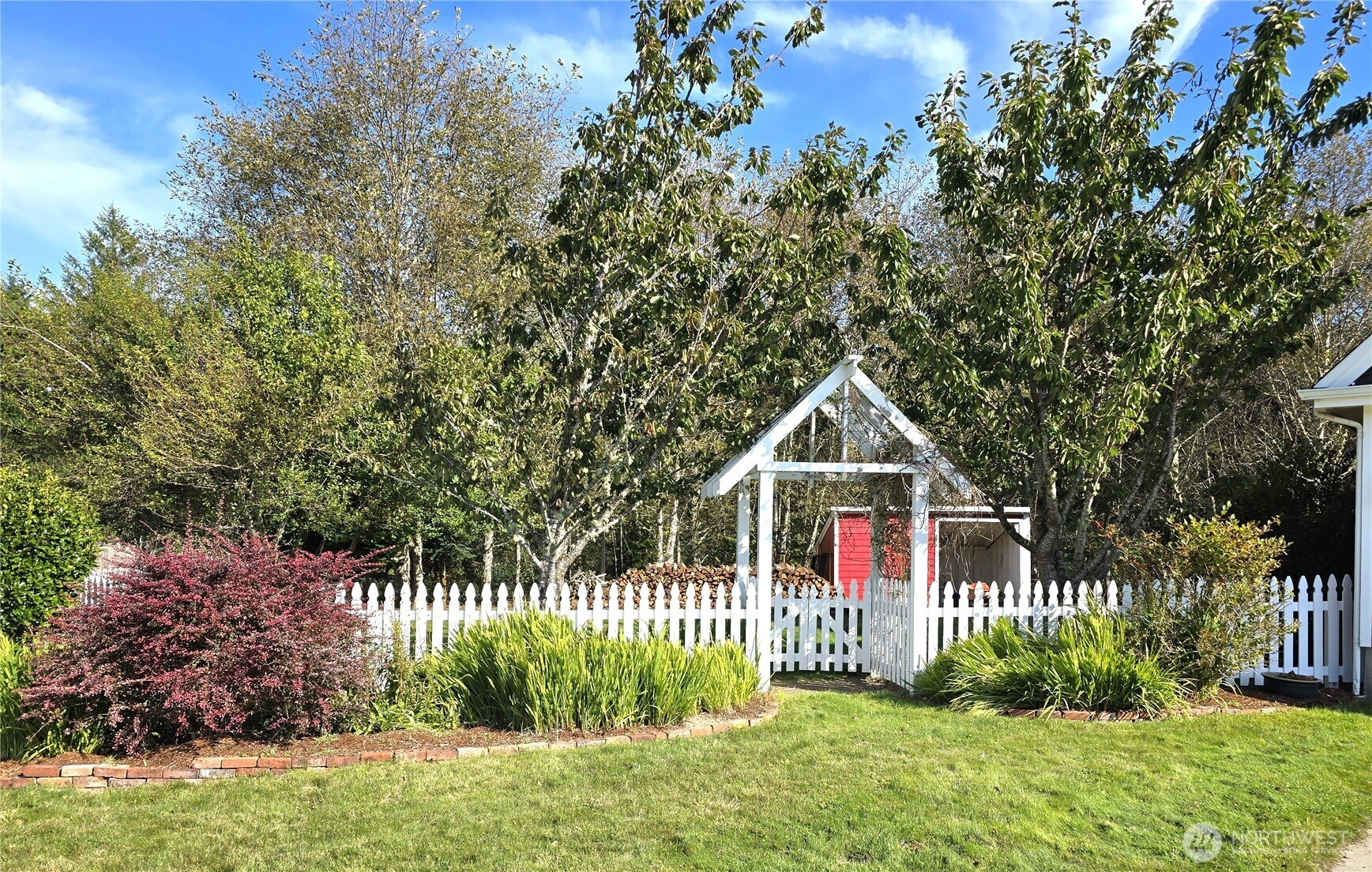 1200 Lakeview Drive Property Photo 6