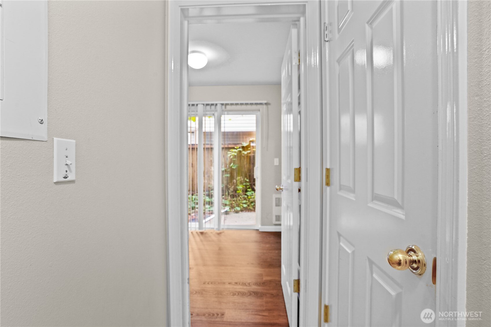 8526 Nesbit Avenue Unit D Property Photo 3