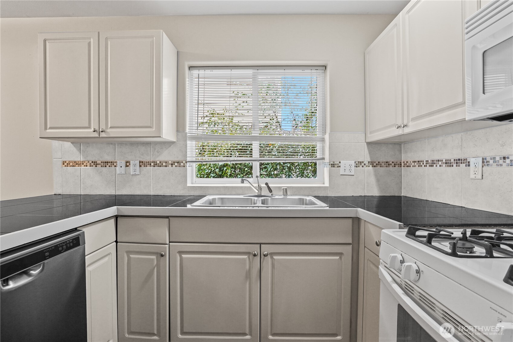 8526 Nesbit Avenue Unit D Property Photo 31