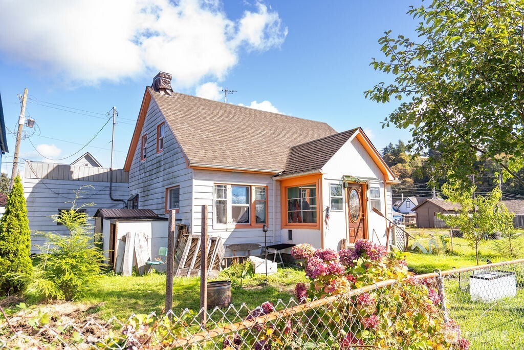 1309 Riverside Ave. Property Photo 2