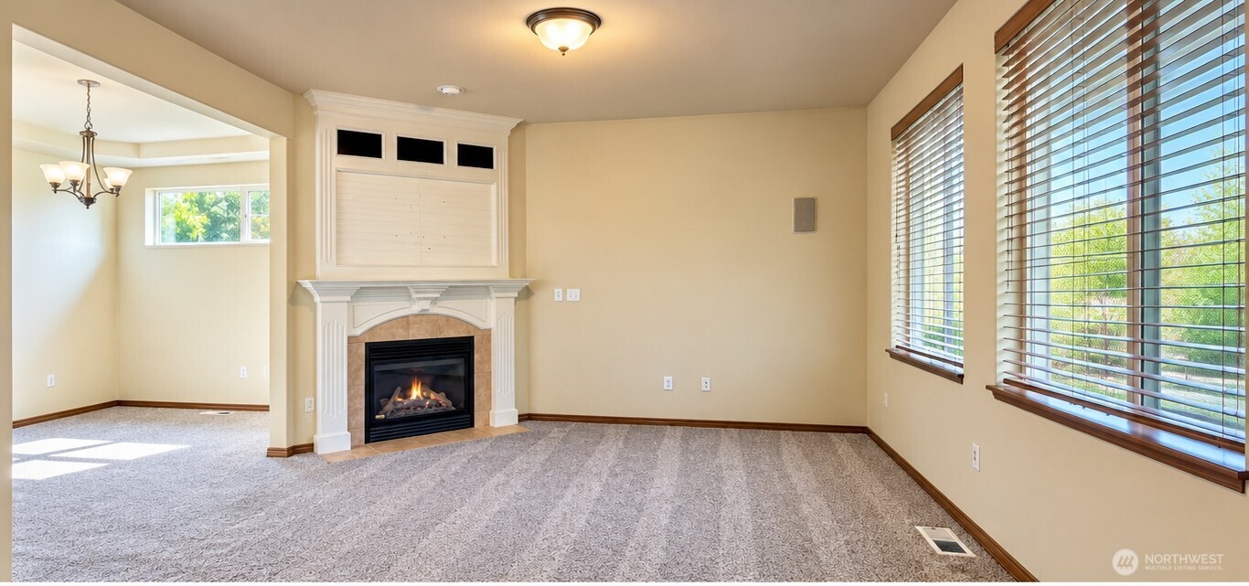 18128 97th Avenue Ct Property Photo 3