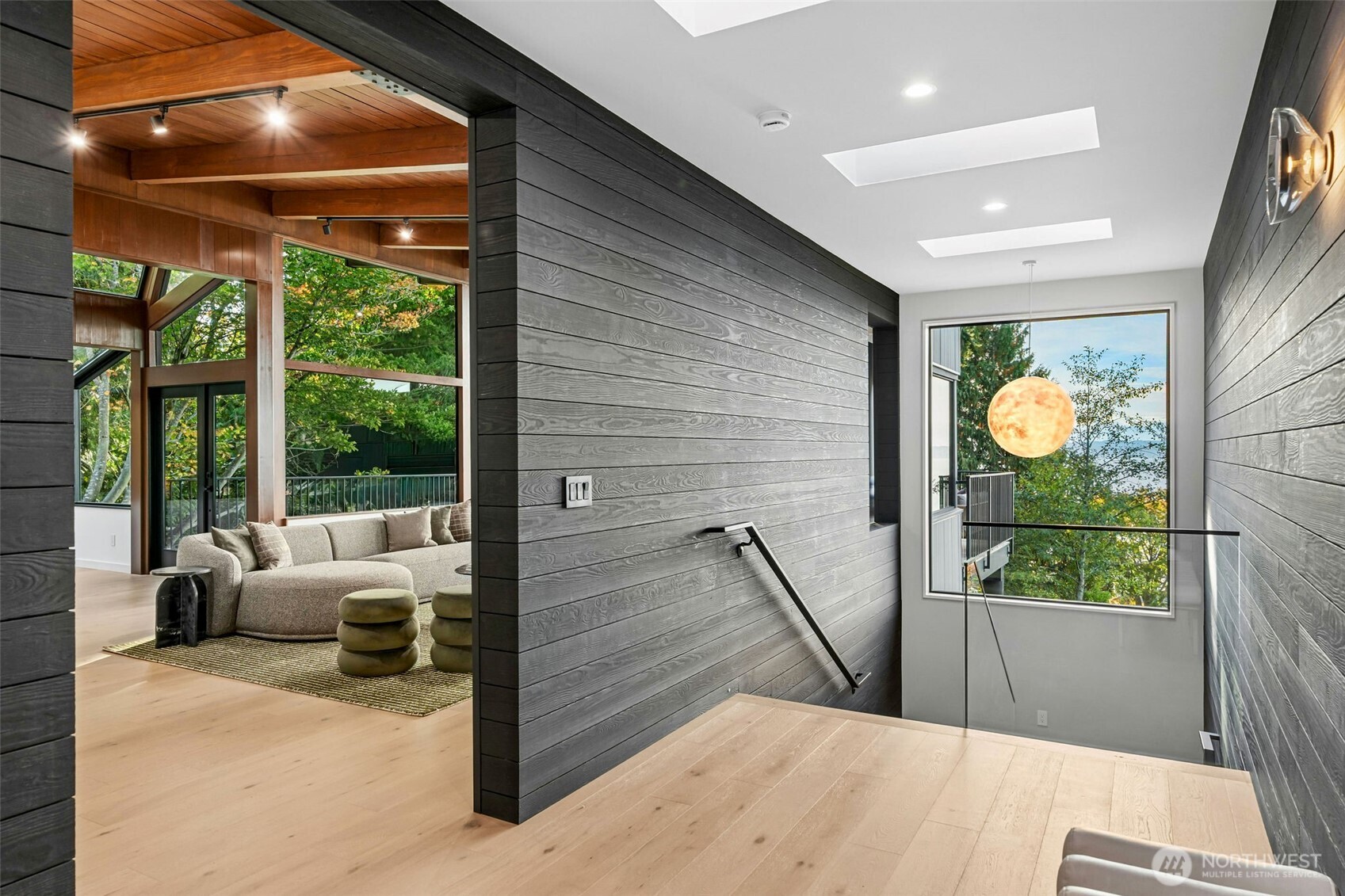 17717 15 Avenue Property Photo 4