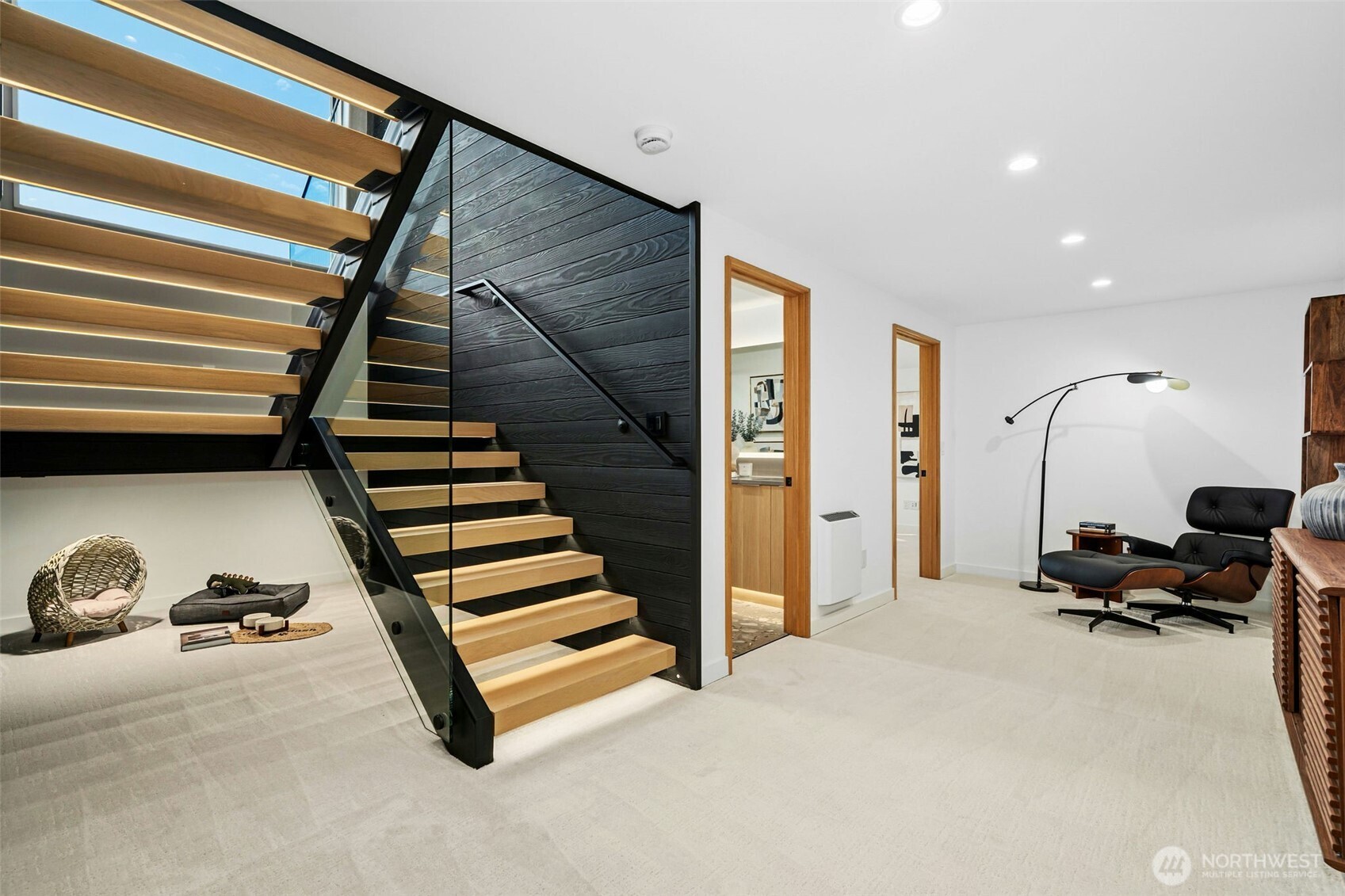 17717 15 Avenue Property Photo 28