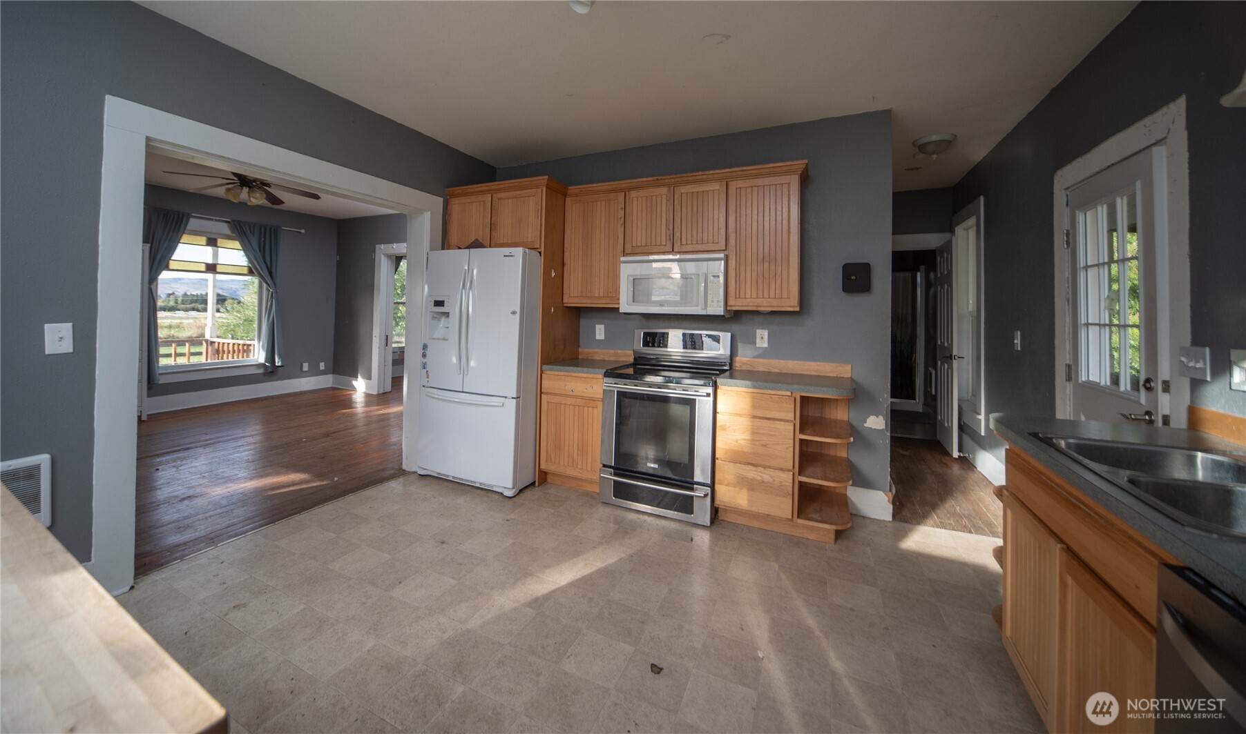 507 W Helena Avenue Property Photo 9