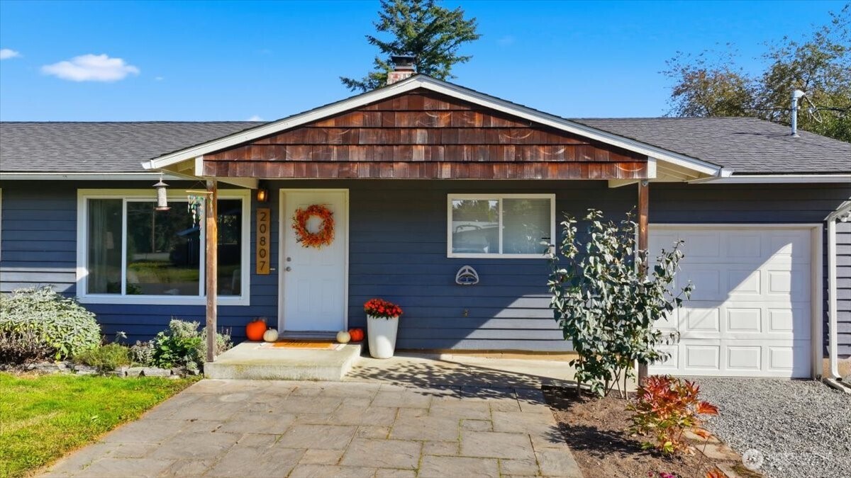 20807 3rd Avenue Property Photo 4