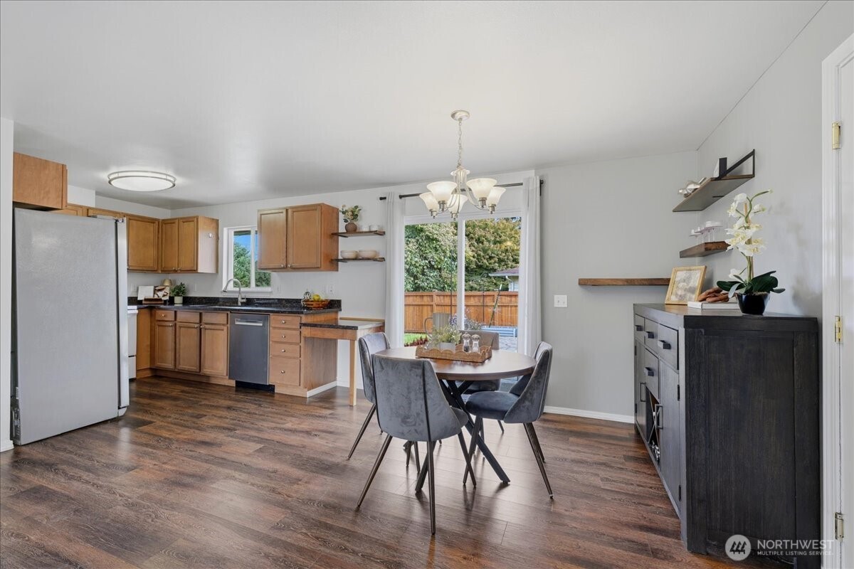 20807 3rd Avenue Property Photo 11