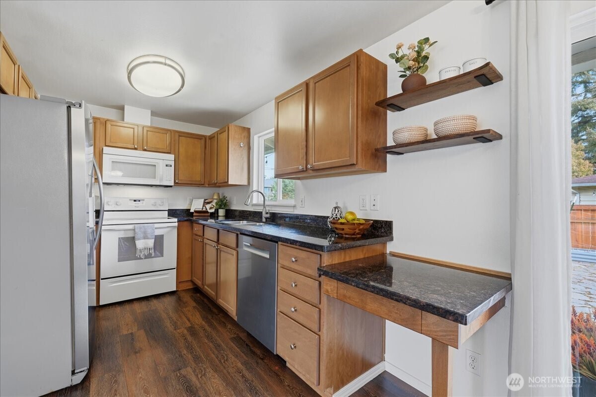20807 3rd Avenue Property Photo 12