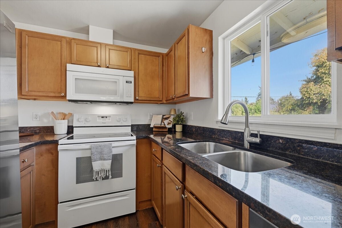20807 3rd Avenue Property Photo 13