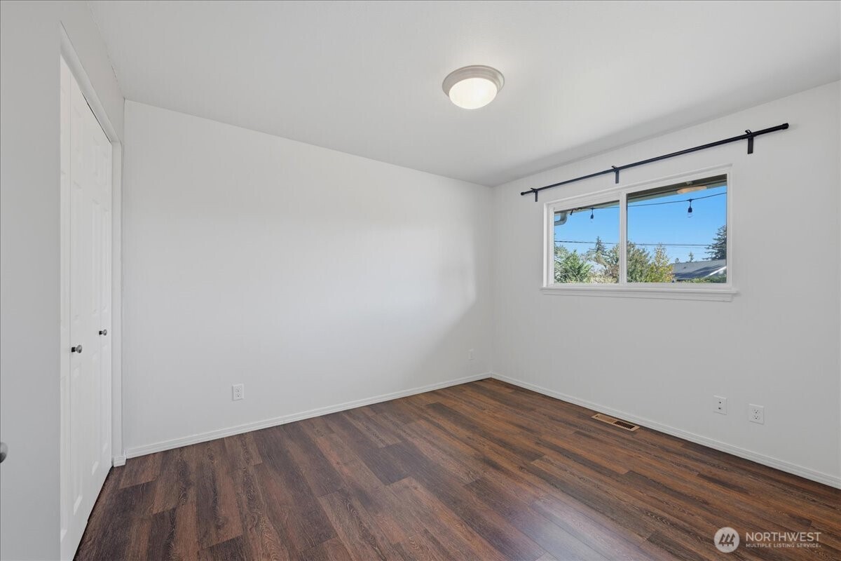 20807 3rd Avenue Property Photo 17