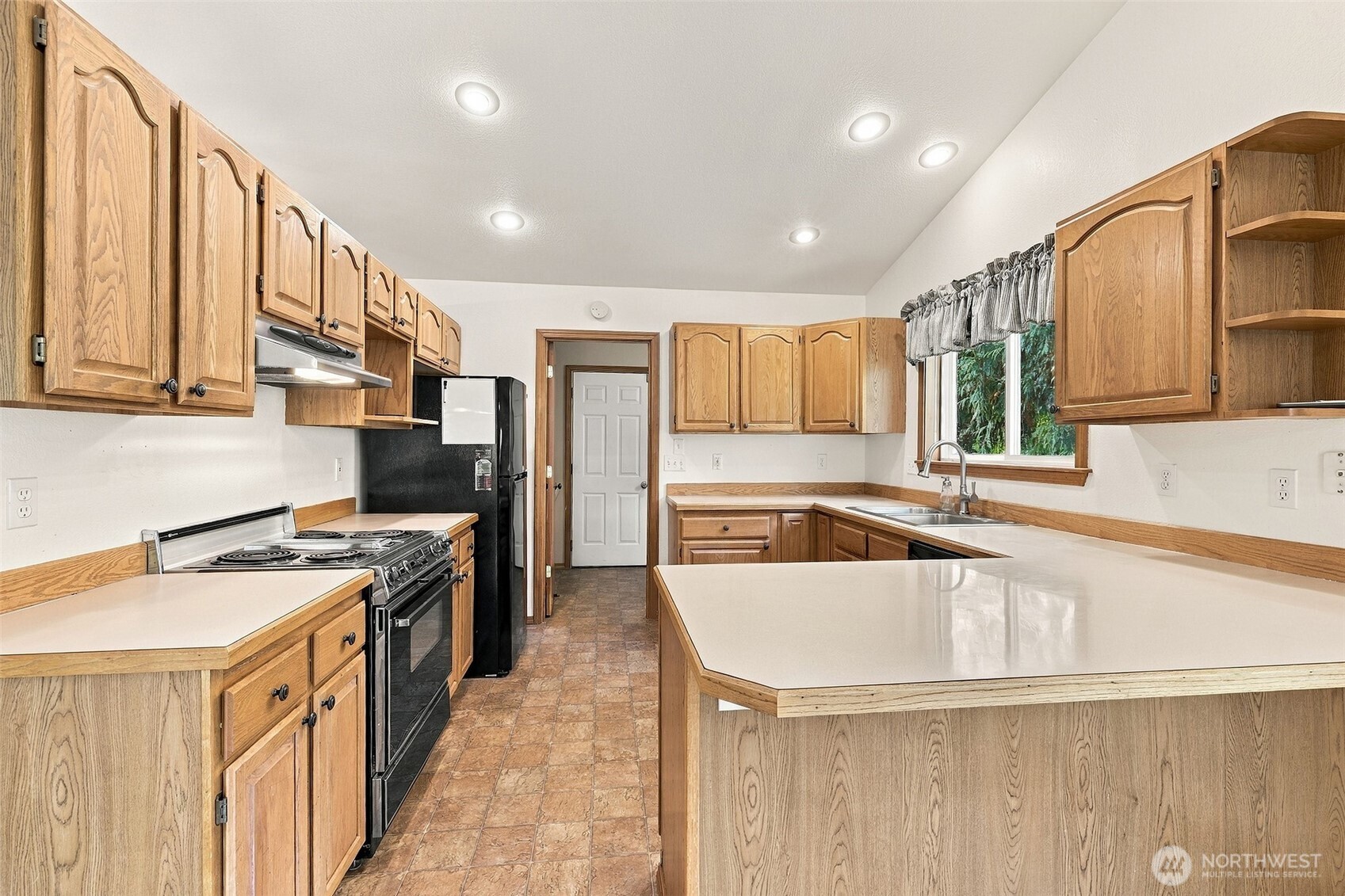 2012 Lorraine Drive Property Photo 6