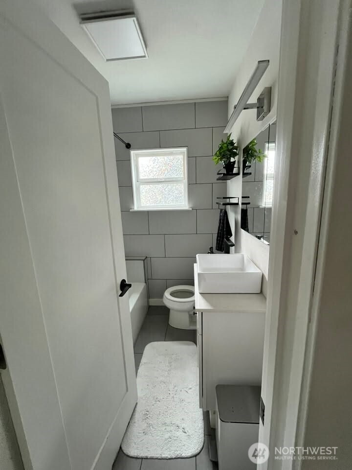 5305 Martin Luther King Jr Way Property Photo 11