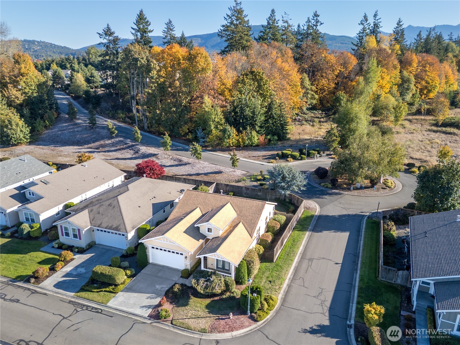 10 E Lobelia Drive Property Photo 2