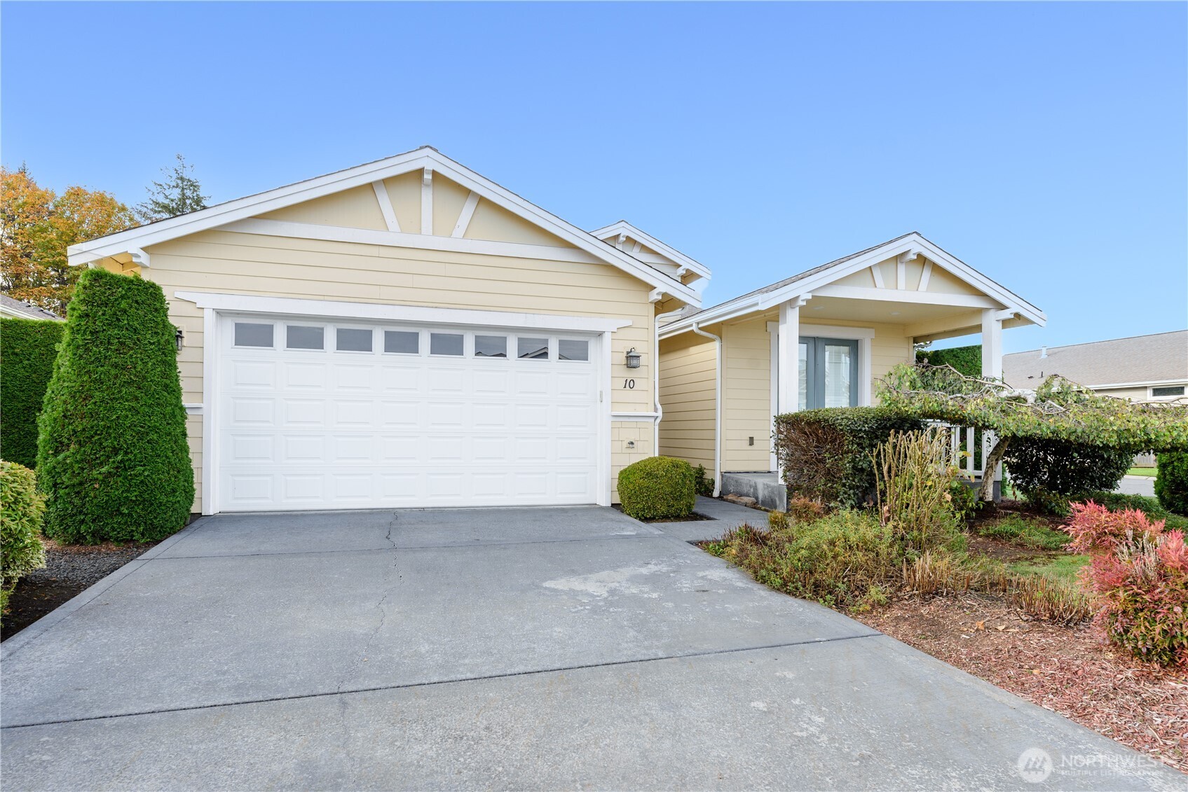 10 E Lobelia Drive Property Photo 3