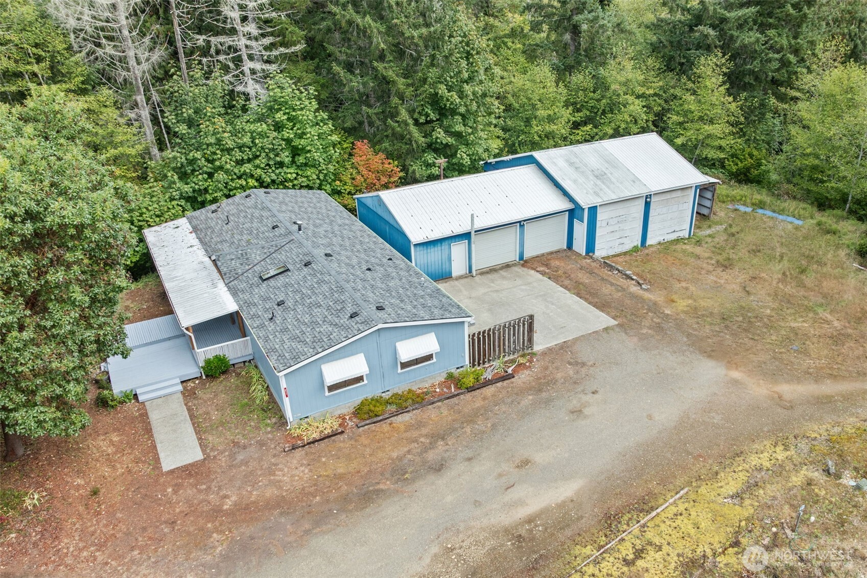 211 Ne Yew Tree Lane Property Photo 1