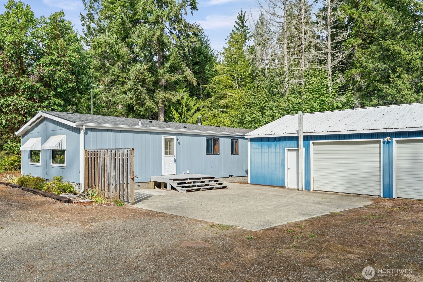 211 Ne Yew Tree Lane Property Photo 3