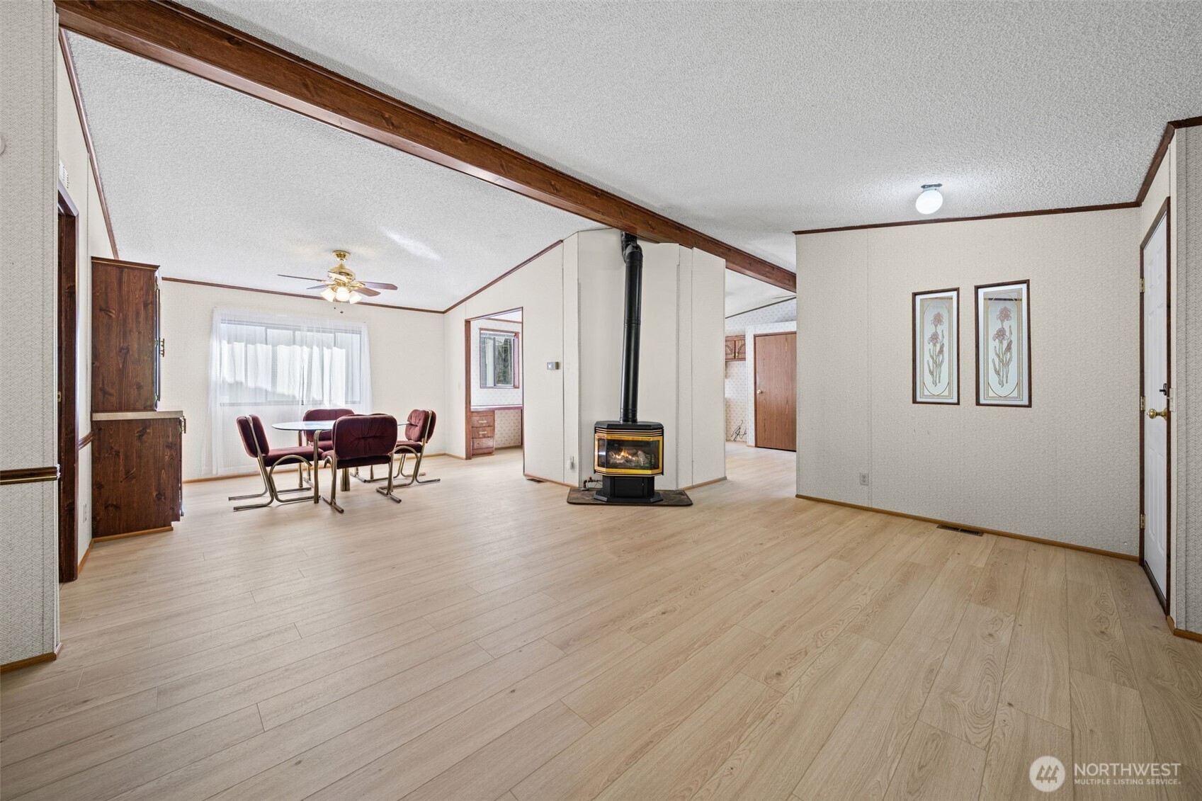 211 Ne Yew Tree Lane Property Photo 4