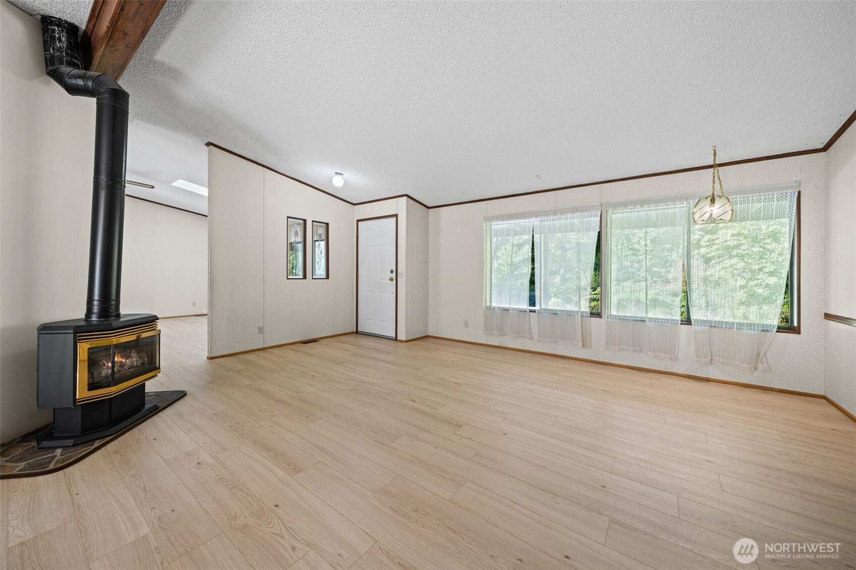 211 Ne Yew Tree Lane Property Photo 5