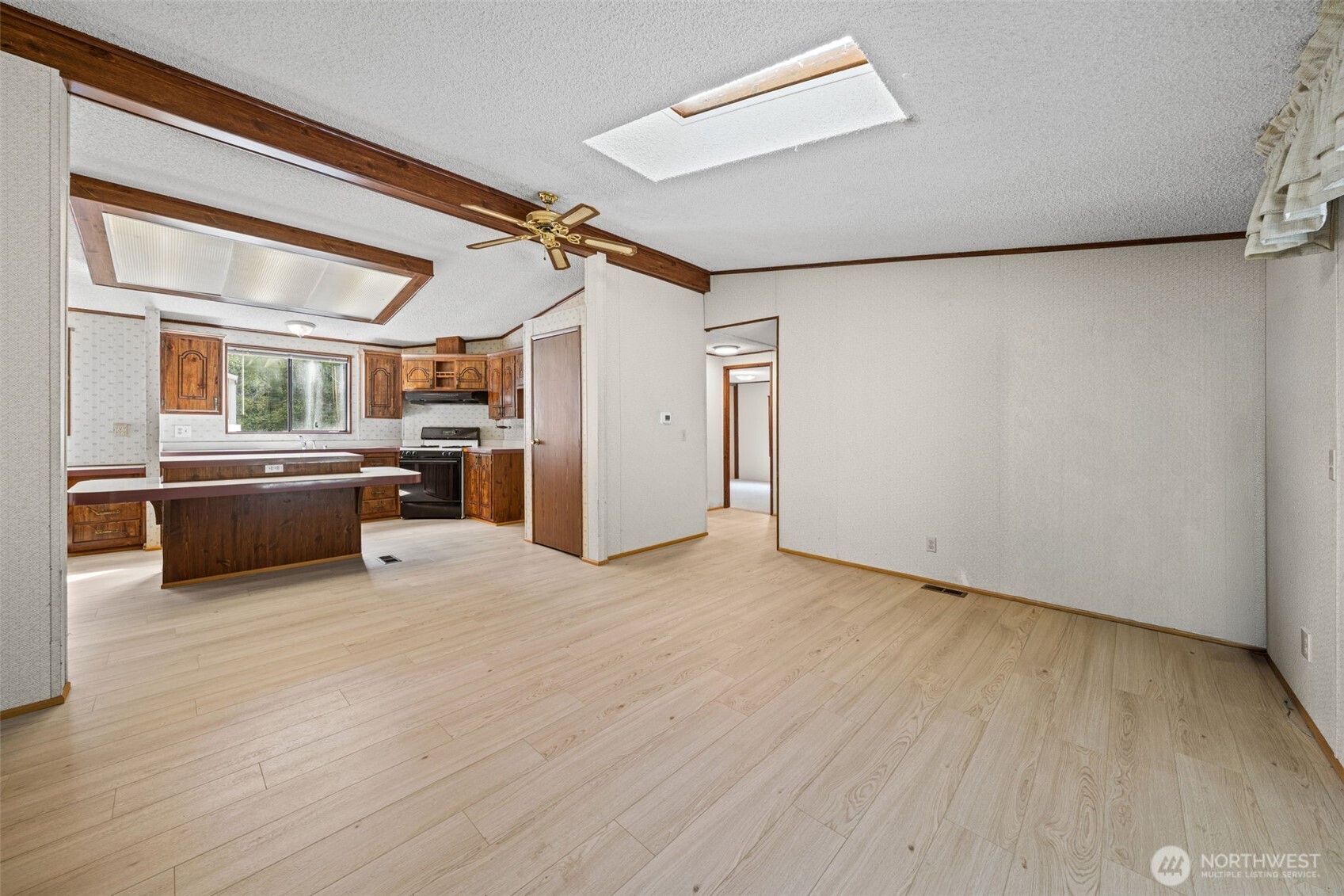 211 Ne Yew Tree Lane Property Photo 12
