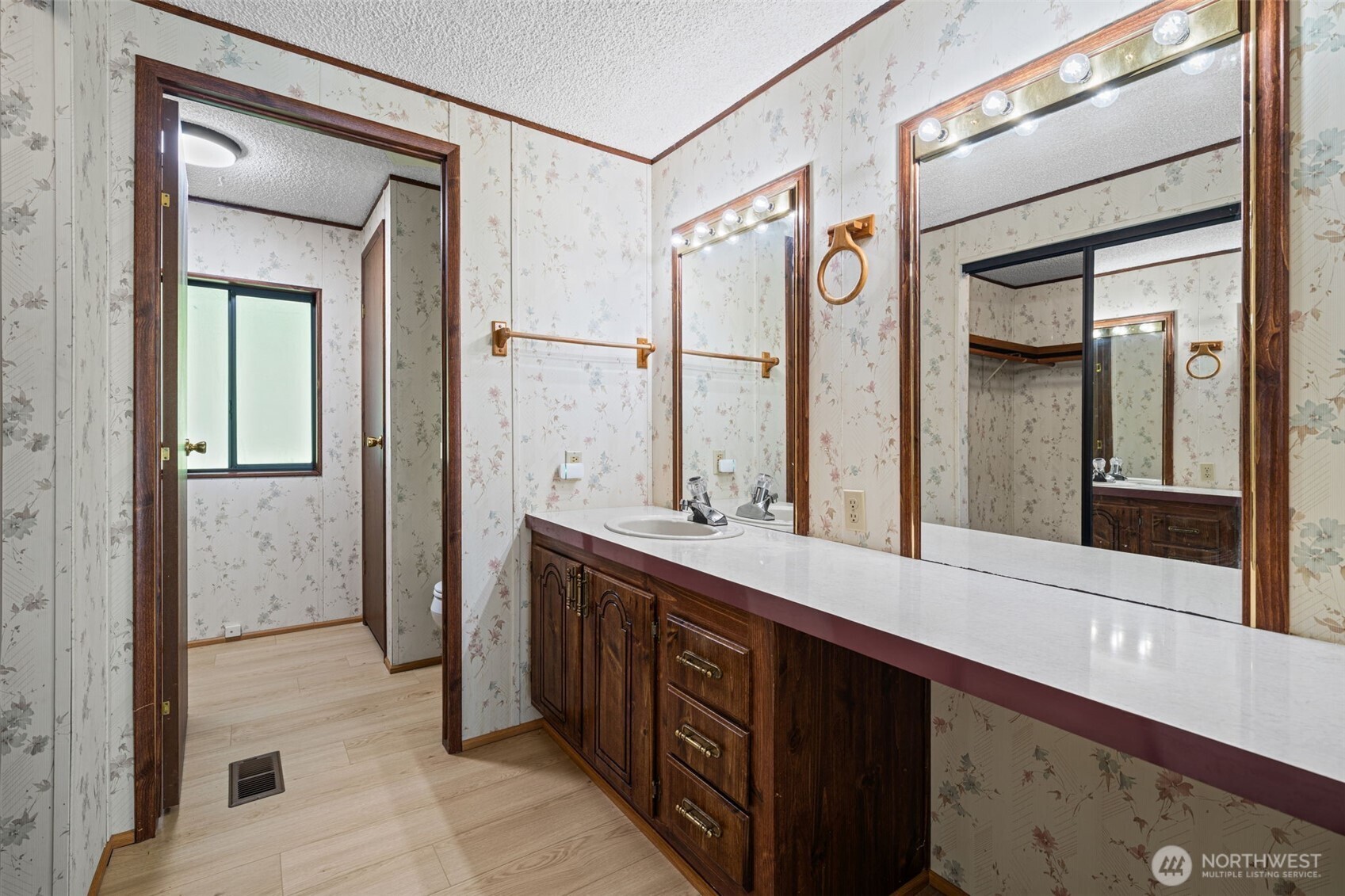 211 Ne Yew Tree Lane Property Photo 15