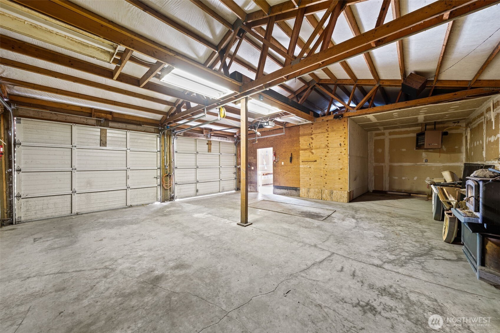 211 Ne Yew Tree Lane Property Photo 24