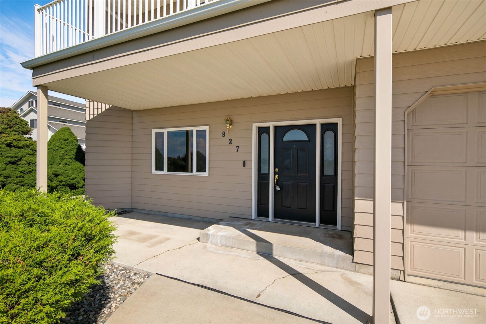 927 Easy Street Property Photo 2