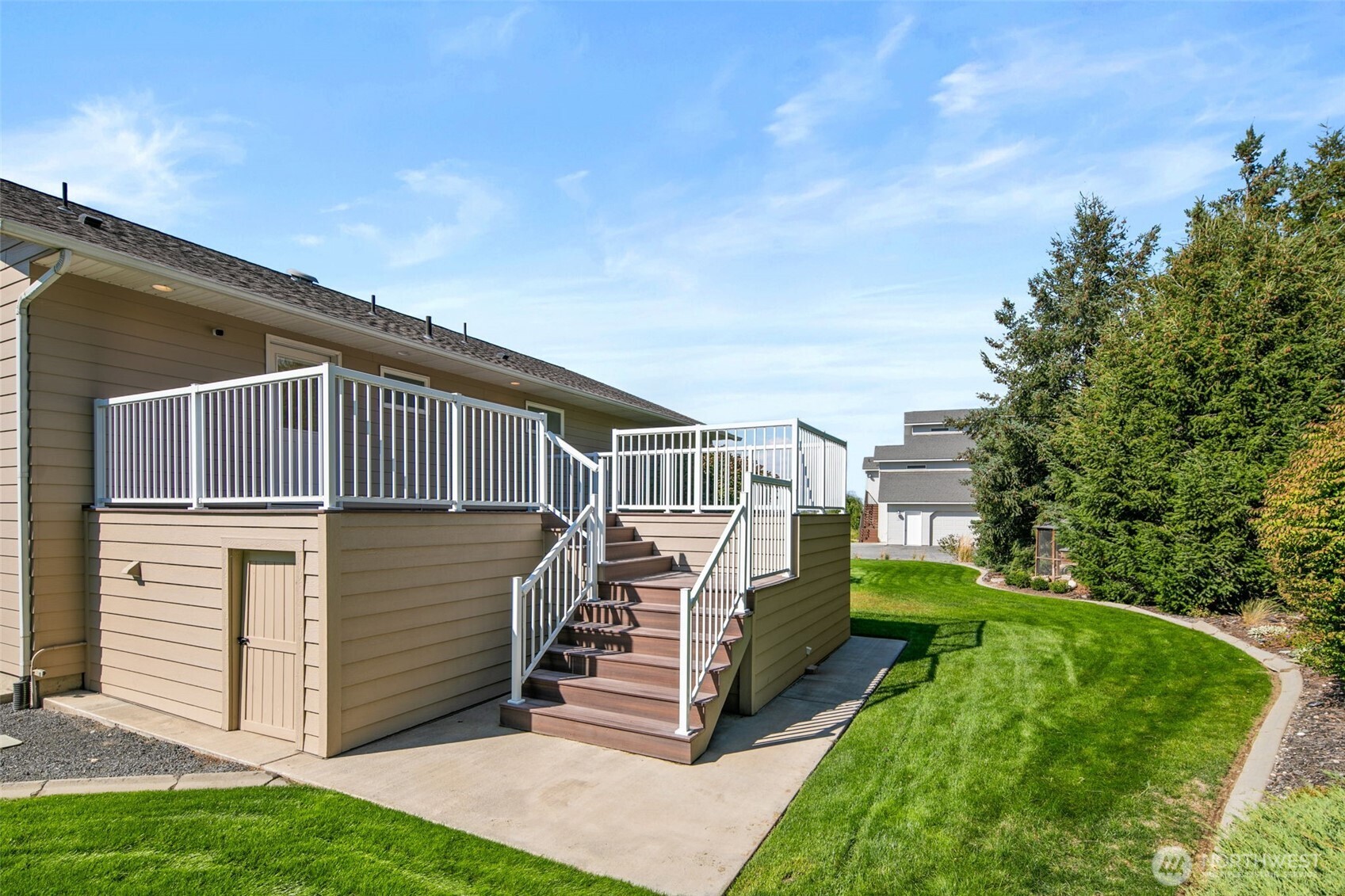 927 Easy Street Property Photo 4