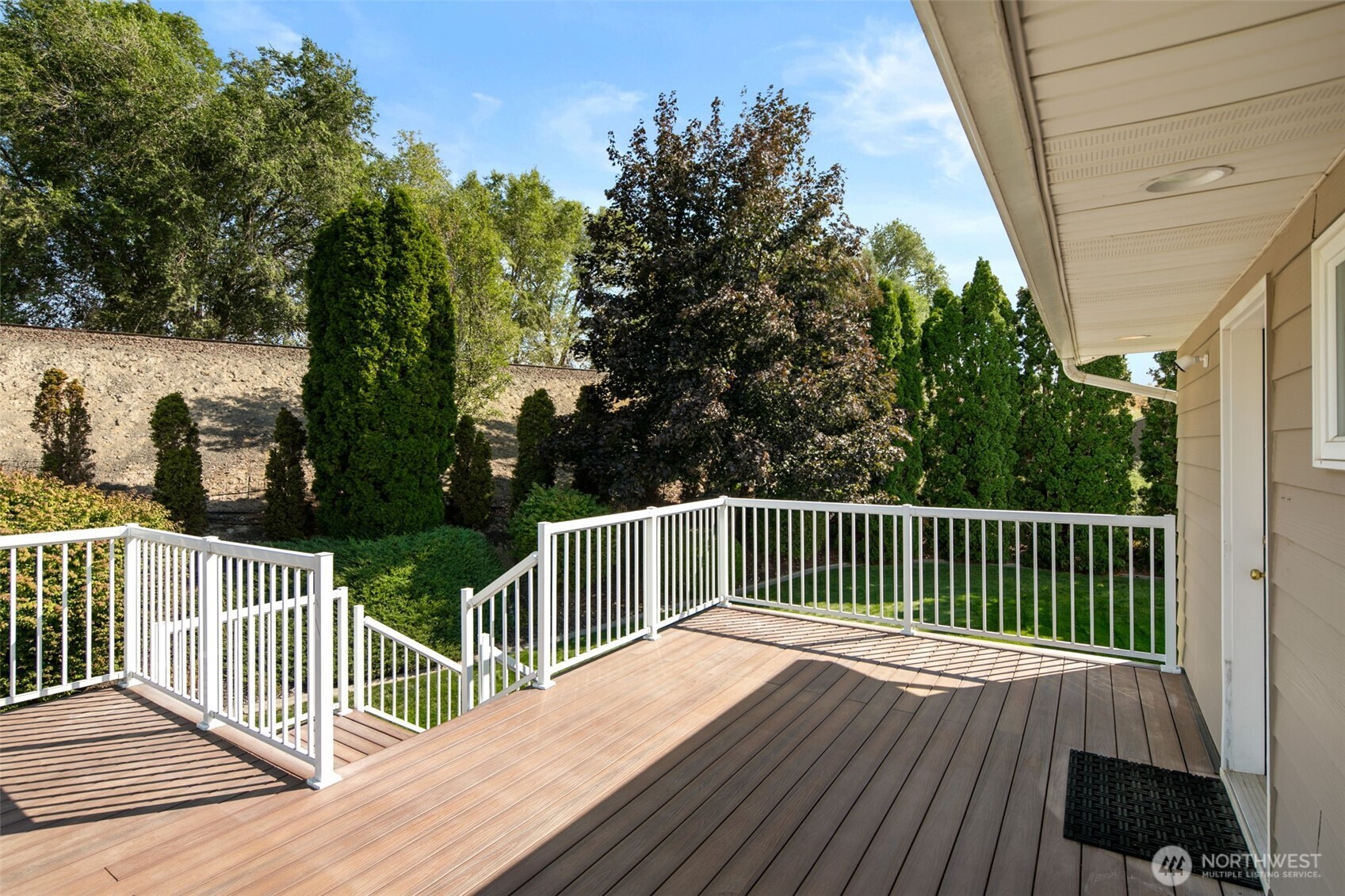 927 Easy Street Property Photo 5