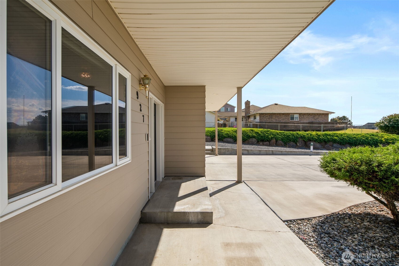 927 Easy Street Property Photo 6