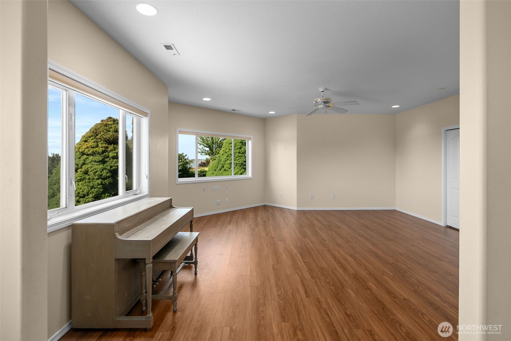 927 Easy Street Property Photo 8