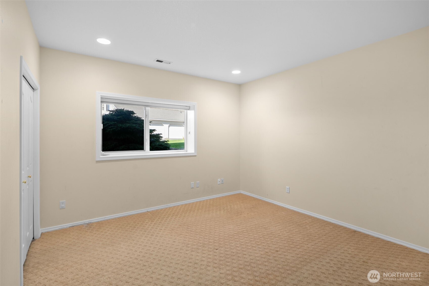 927 Easy Street Property Photo 11