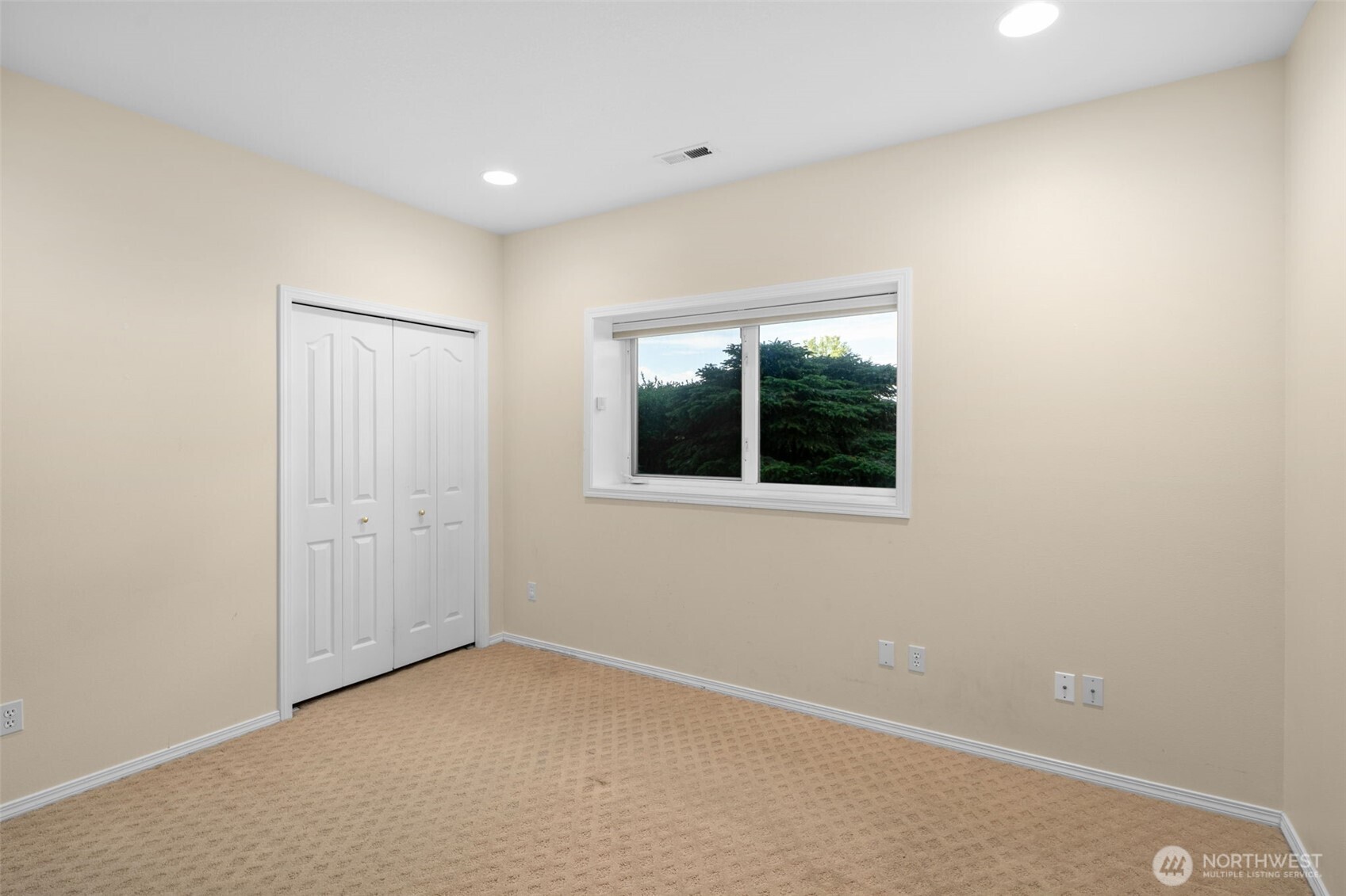927 Easy Street Property Photo 12