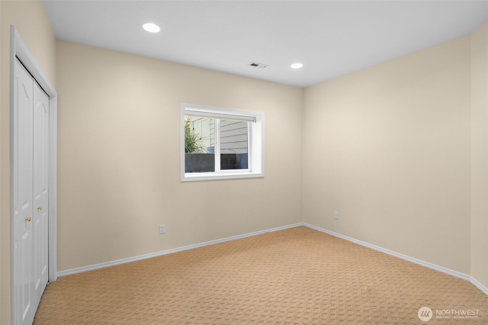 927 Easy Street Property Photo 14