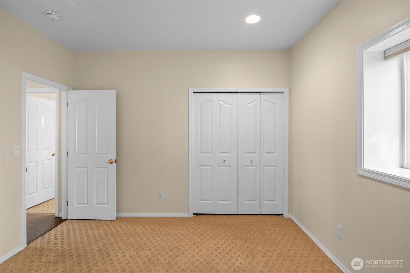 927 Easy Street Property Photo 15