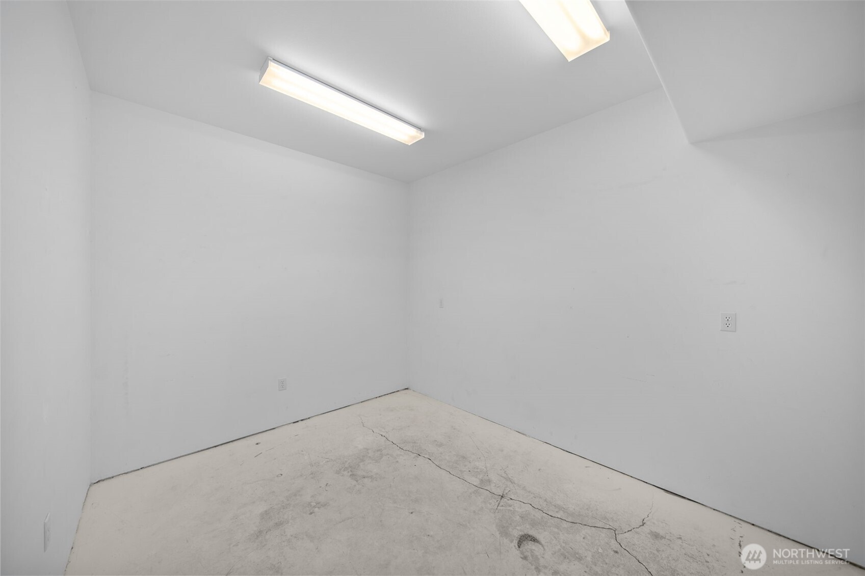 927 Easy Street Property Photo 18