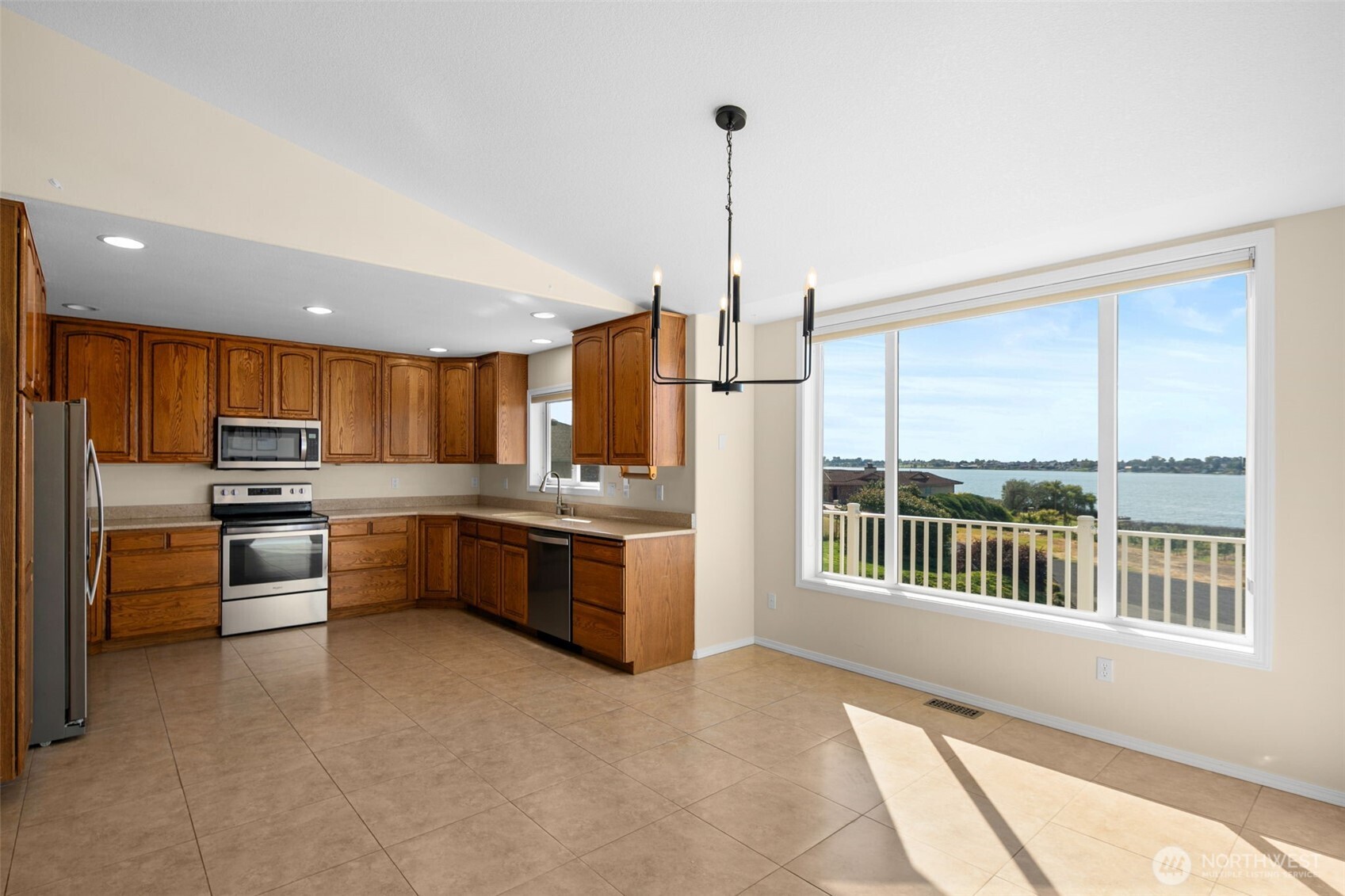 927 Easy Street Property Photo 25