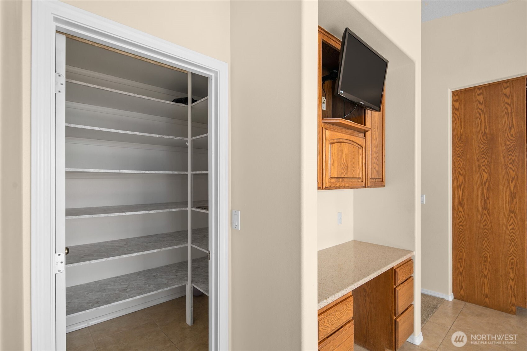 927 Easy Street Property Photo 30