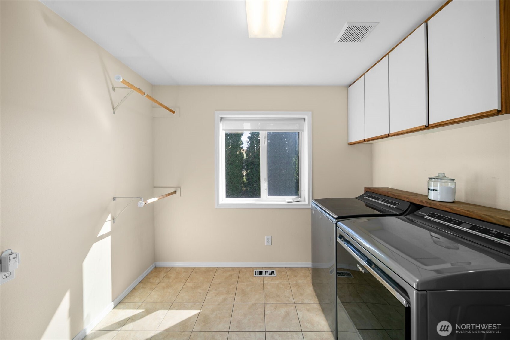 927 Easy Street Property Photo 34
