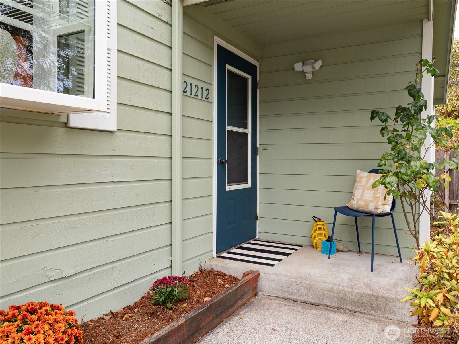 21212 4th Avenue Property Photo 2