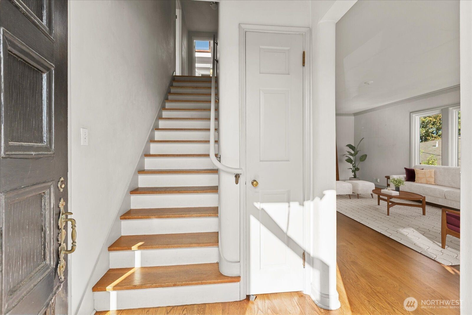 2620 W Lynn Street Property Photo 4