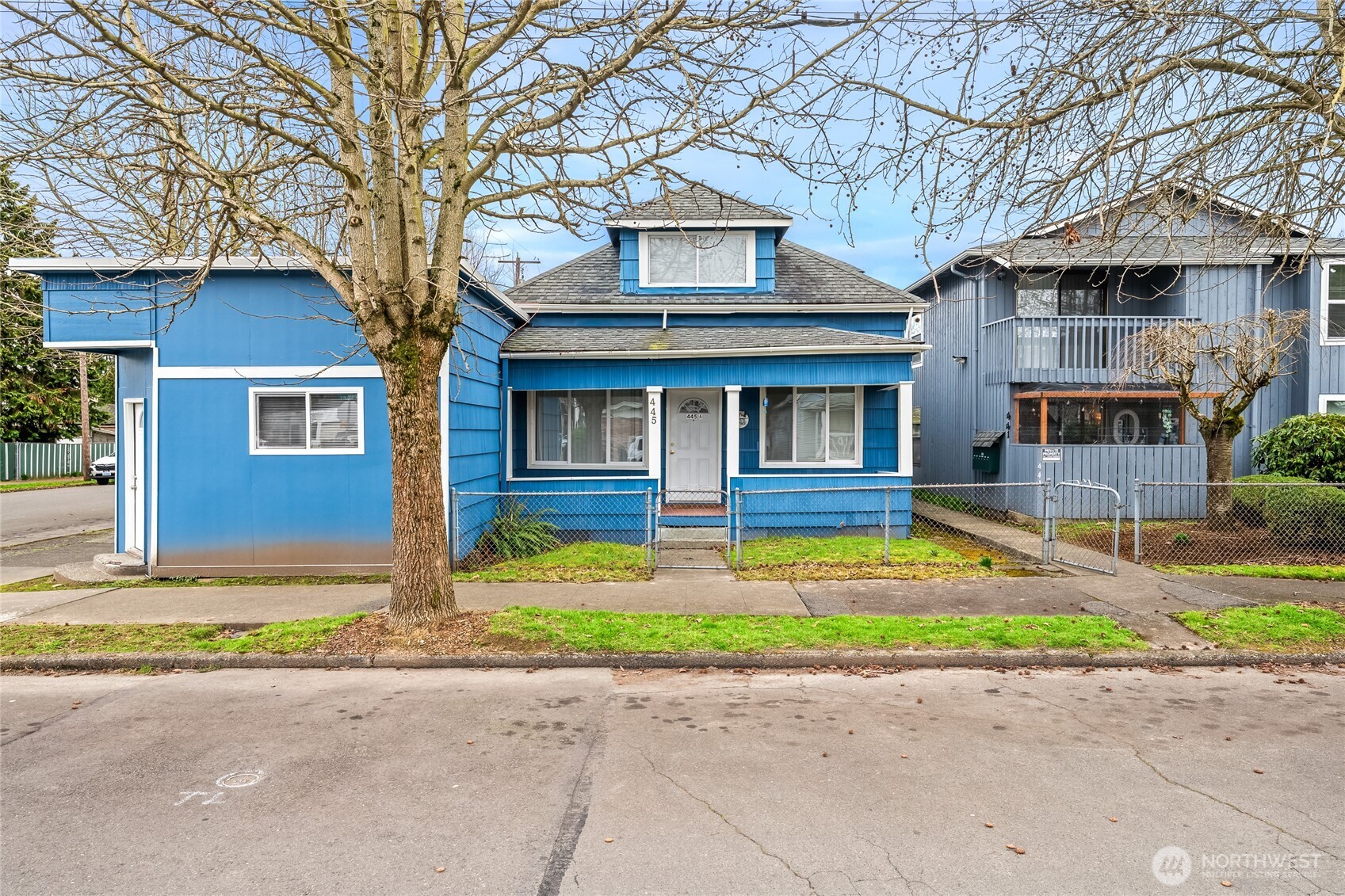 441 445 Smithers Avenue Property Photo 2
