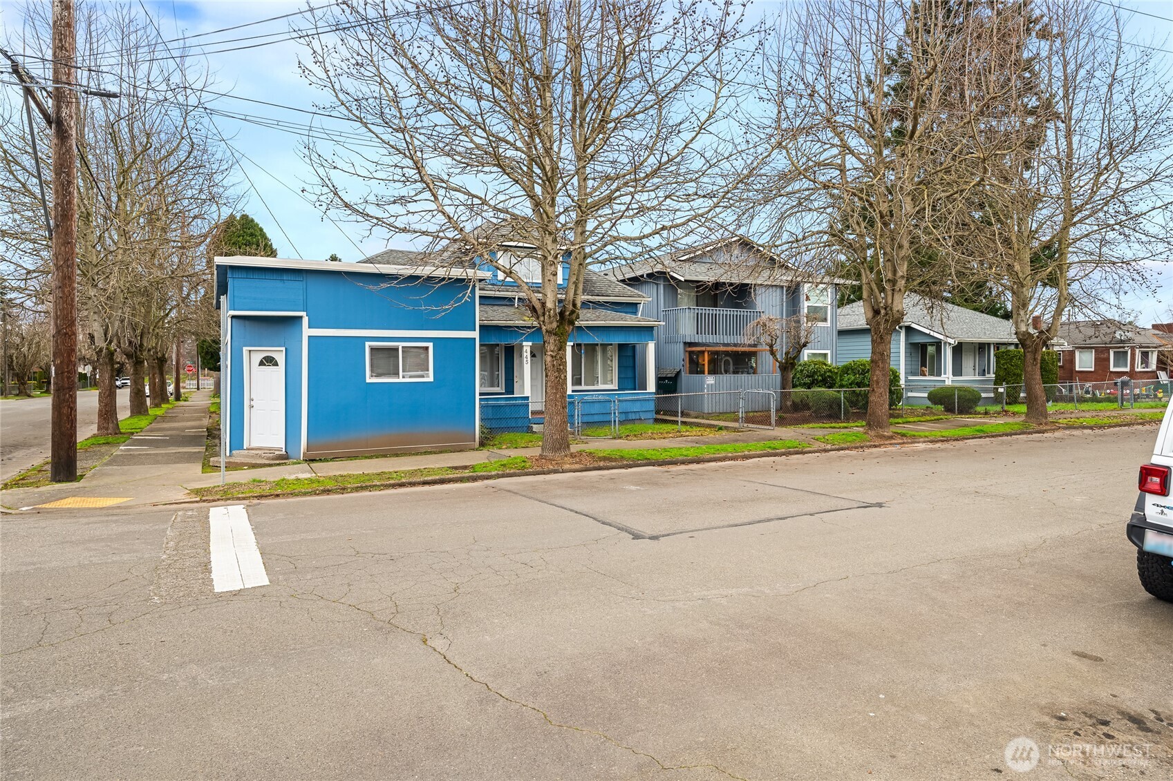 441 445 Smithers Avenue Property Photo 3