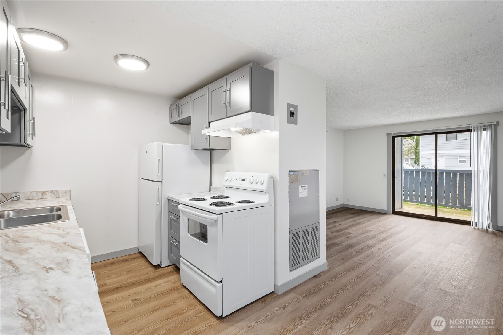 441 445 Smithers Avenue Property Photo 7