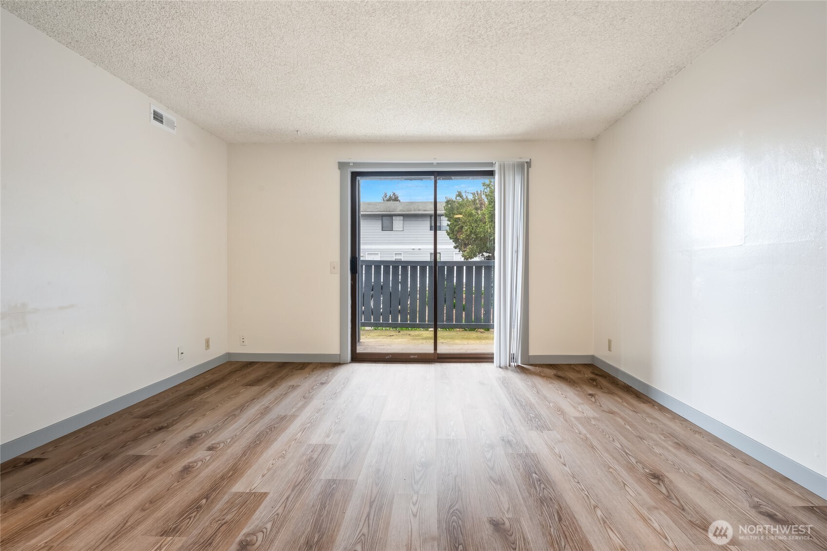 441 445 Smithers Avenue Property Photo 10