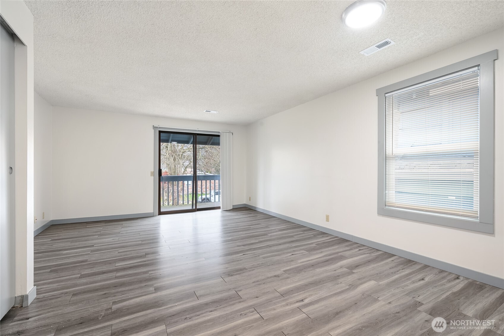 441 445 Smithers Avenue Property Photo 12