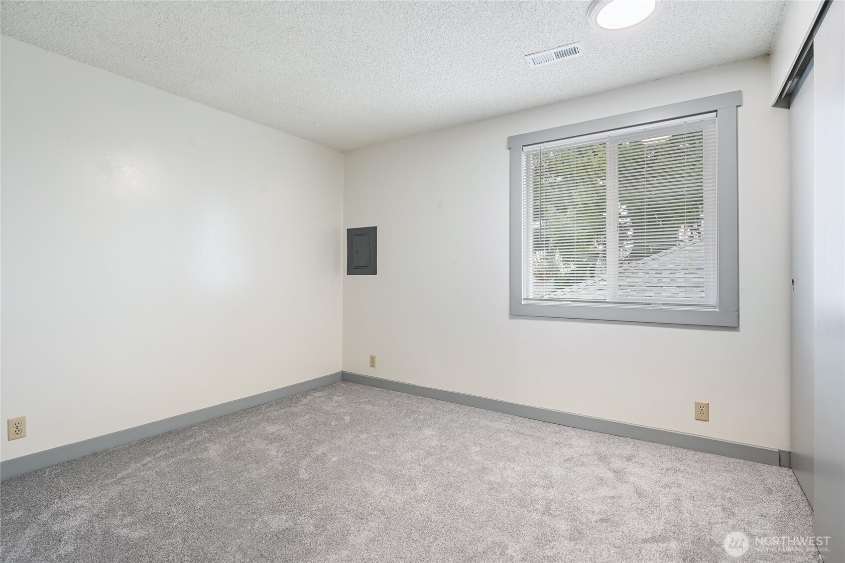 441 445 Smithers Avenue Property Photo 15