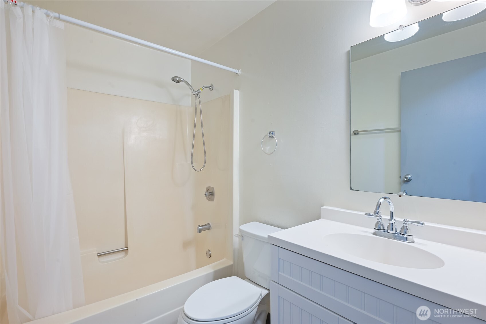 441 445 Smithers Avenue Property Photo 16